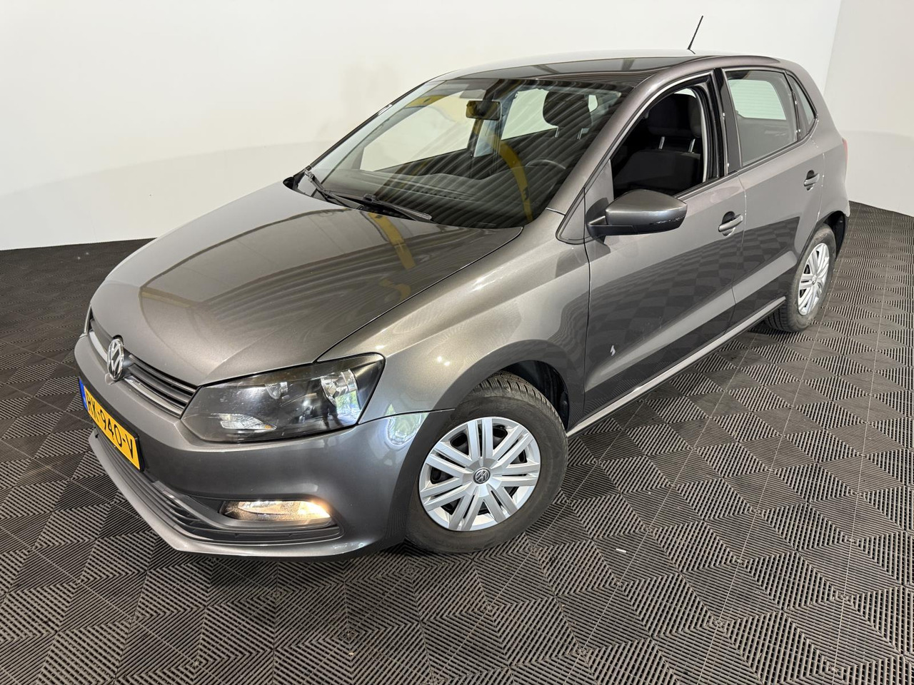 Volkswagen | Polo | 1.0 Comfortline | 2017 | 153.995 km | RK940V | Geen oordeel - Хечбек: снимка 1 Volkswagen | Polo | 1.0 Comfortline | 2017 | 153.995 km | RK940V | Geen oordeel - Хечбек: снимка 1
