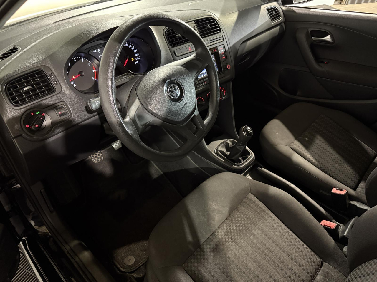 Volkswagen | Polo | 1.0 Comfortline Connected Series | 2017 | 178.442 km | TT187X | Geen oordeel - Хечбек: снимка 4 Volkswagen | Polo | 1.0 Comfortline Connected Series | 2017 | 178.442 km | TT187X | Geen oordeel - Хечбек: снимка 4