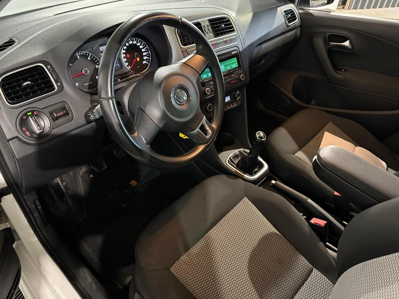 Volkswagen | Polo | 1.2 TDI BlueMotion Comfortline | 2012 | 234.632 km | 07THZ6 | Logisch - Хечбек: снимка 4 Volkswagen | Polo | 1.2 TDI BlueMotion Comfortline | 2012 | 234.632 km | 07THZ6 | Logisch - Хечбек: снимка 4