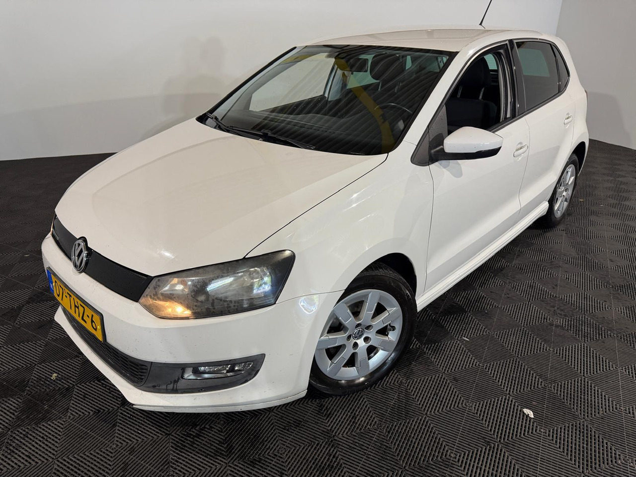 Volkswagen | Polo | 1.2 TDI BlueMotion Comfortline | 2012 | 234.632 km | 07THZ6 | Logisch - Хечбек: снимка 1 Volkswagen | Polo | 1.2 TDI BlueMotion Comfortline | 2012 | 234.632 km | 07THZ6 | Logisch - Хечбек: снимка 1