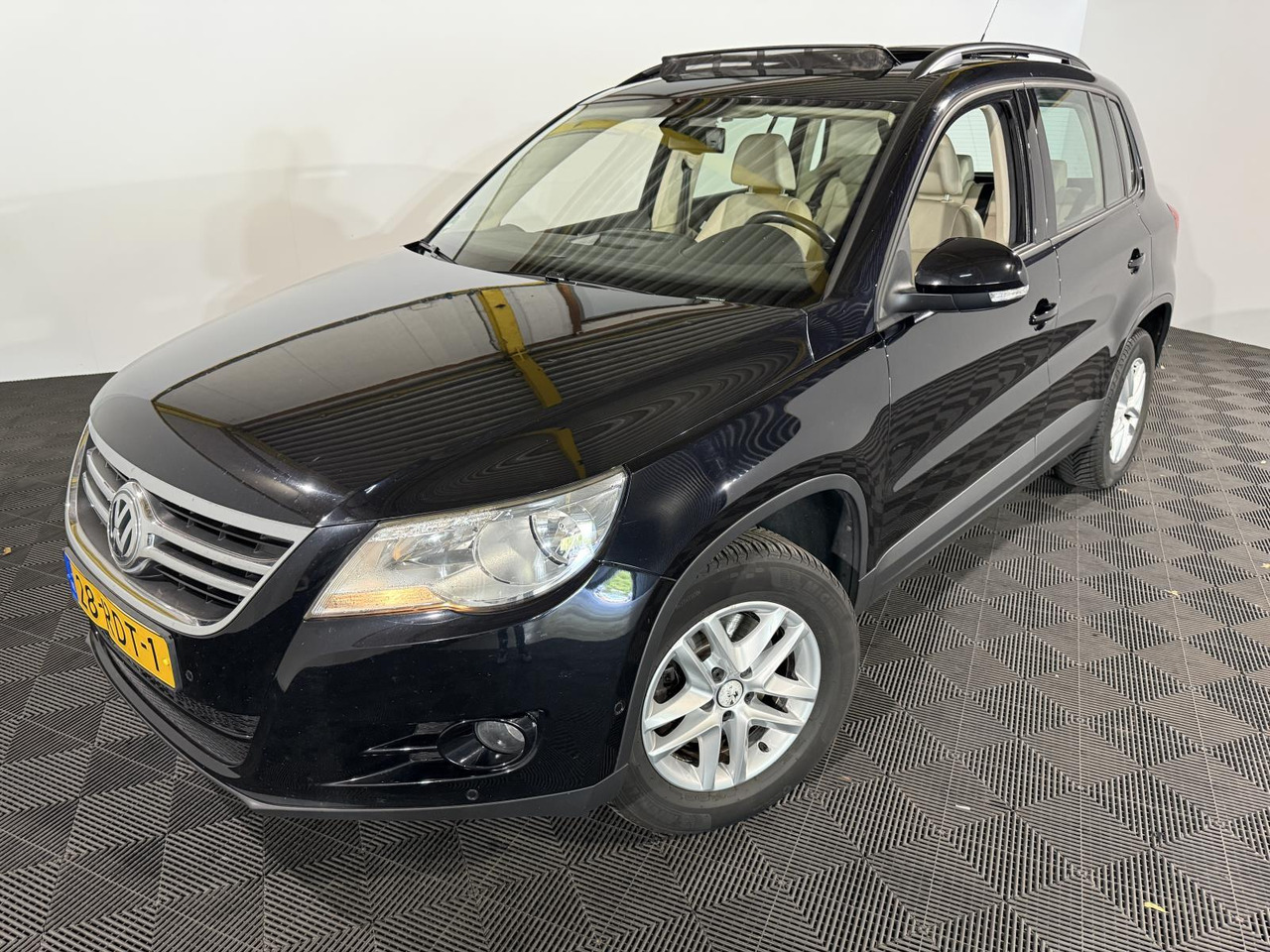 Volkswagen | Tiguan | 1.4 TSI Comfort&Design | 2011 | 236.671 km | 28RDT1 | Logisch - Джип: снимка 1 Volkswagen | Tiguan | 1.4 TSI Comfort&Design | 2011 | 236.671 km | 28RDT1 | Logisch - Джип: снимка 1