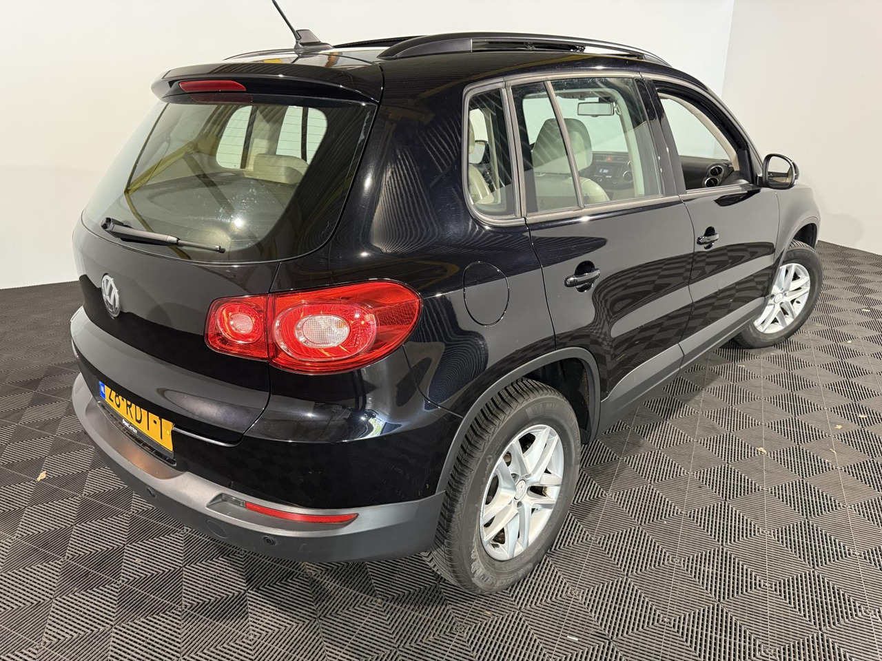 Volkswagen | Tiguan | 1.4 TSI Comfort&Design | 2011 | 236.671 km | 28RDT1 | Logisch - Джип: снимка 4 Volkswagen | Tiguan | 1.4 TSI Comfort&Design | 2011 | 236.671 km | 28RDT1 | Logisch - Джип: снимка 4