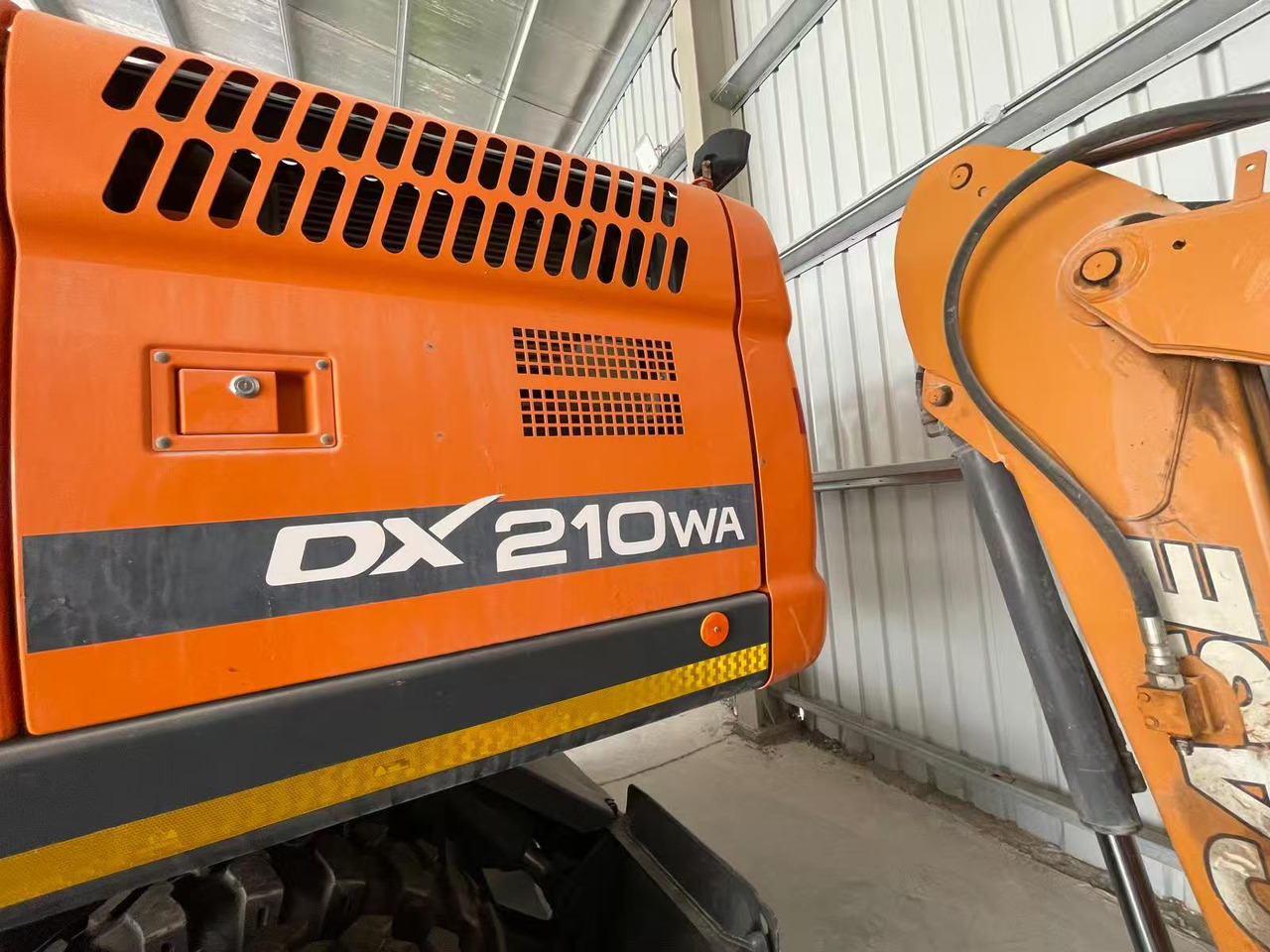 DOOSAN DX210 - Колесен багер: снимка 3 DOOSAN DX210 - Колесен багер: снимка 3