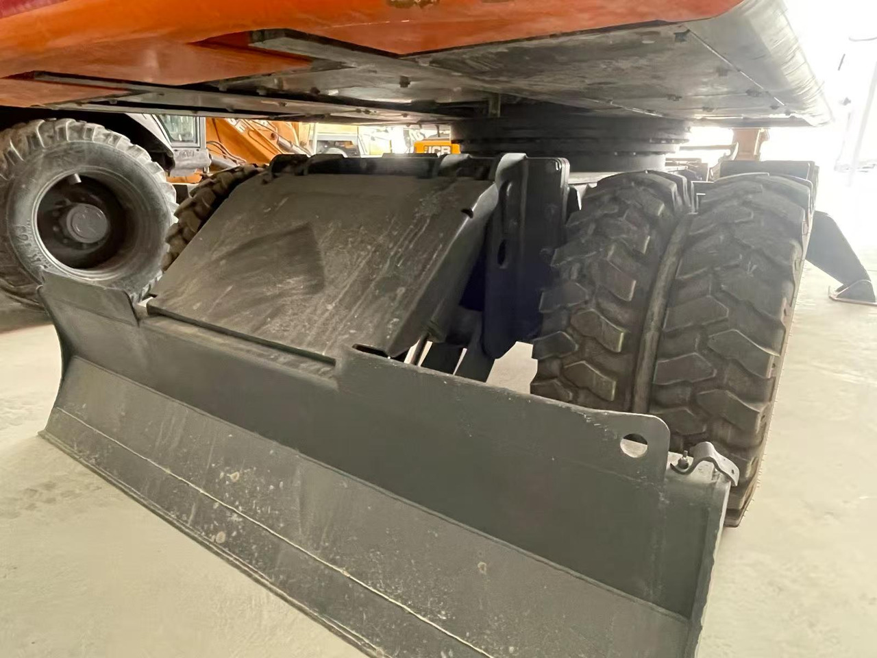 DOOSAN DX210 - Колесен багер: снимка 5 DOOSAN DX210 - Колесен багер: снимка 5