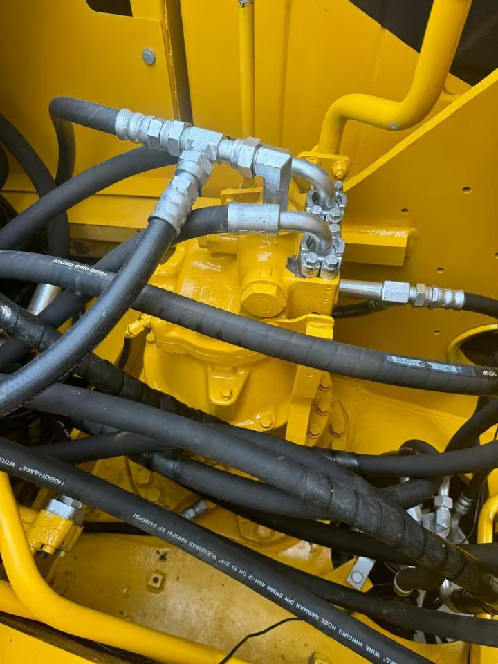 KOMATSU PC220 - Верижен багер: снимка 5 KOMATSU PC220 - Верижен багер: снимка 5