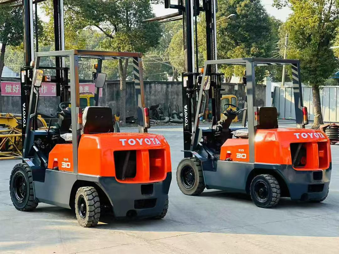TOYOTA 30 - Дизелов мотокар: снимка 1 TOYOTA 30 - Дизелов мотокар: снимка 1