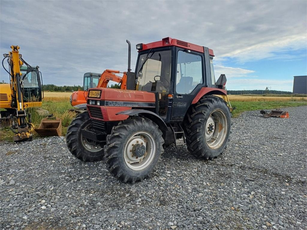 Case IH 685XL Hyvät renkaat. - Трактор: снимка 1 Case IH 685XL Hyvät renkaat. - Трактор: снимка 1
