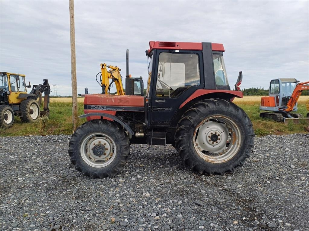 Case IH 685XL Hyvät renkaat. - Трактор: снимка 3 Case IH 685XL Hyvät renkaat. - Трактор: снимка 3