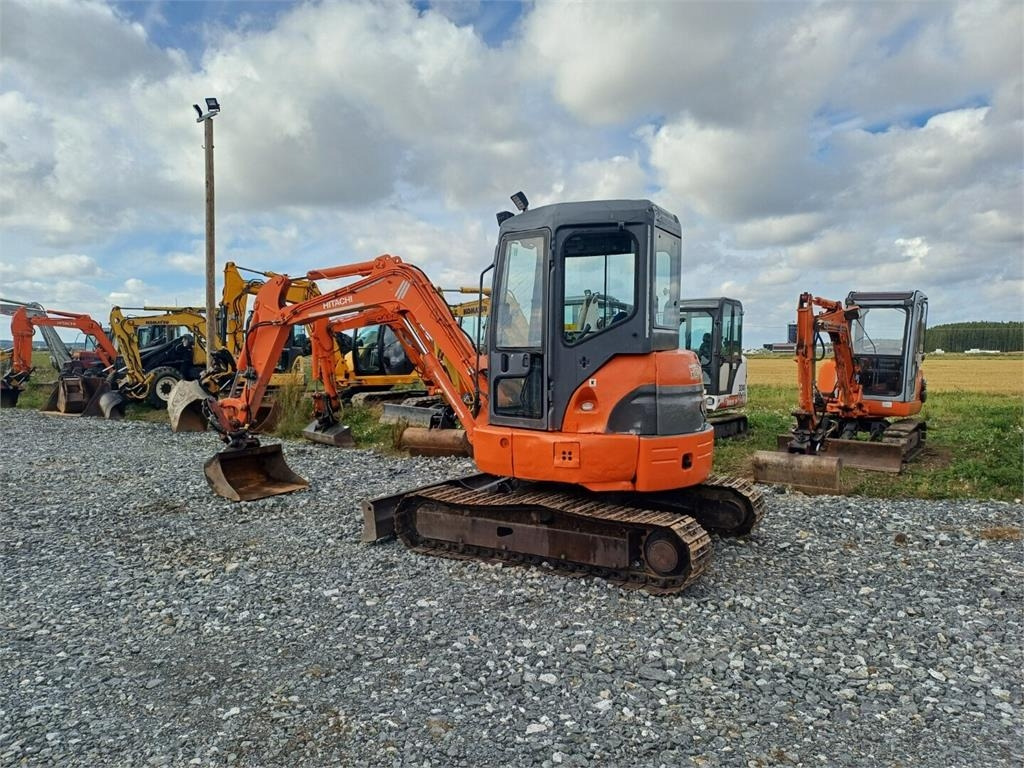 Hitachi EX50U kallistuvalla s40 liittimellä. - Мини багер: снимка 3 Hitachi EX50U kallistuvalla s40 liittimellä. - Мини багер: снимка 3