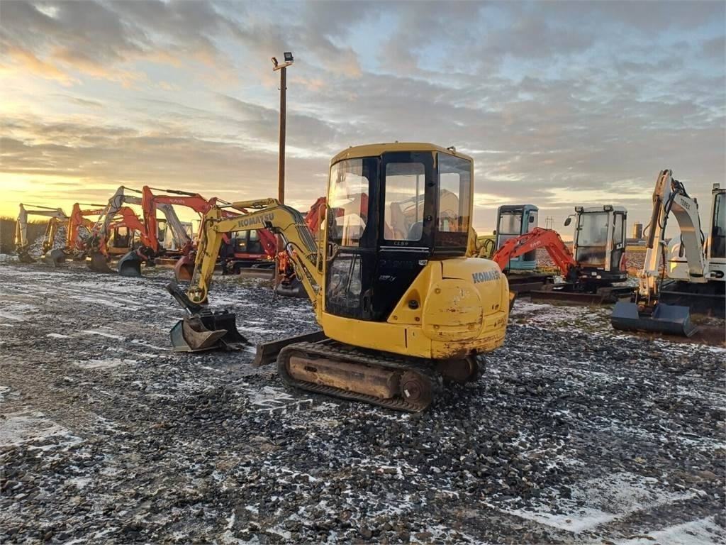 Komatsu PC20R-8 Kallistuvalla liittimellä - Мини багер: снимка 3 Komatsu PC20R-8 Kallistuvalla liittimellä - Мини багер: снимка 3
