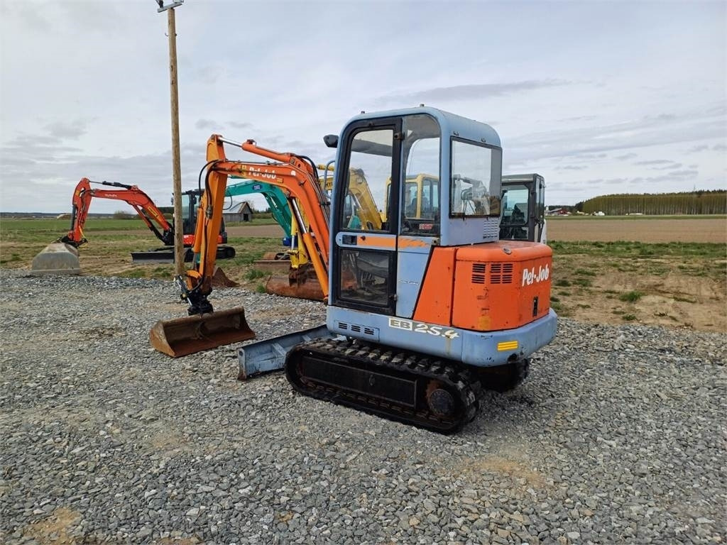 Pel-Job Volvo EB25.4 kallistuvalla liittimellä - Мини багер: снимка 3 Pel-Job Volvo EB25.4 kallistuvalla liittimellä - Мини багер: снимка 3