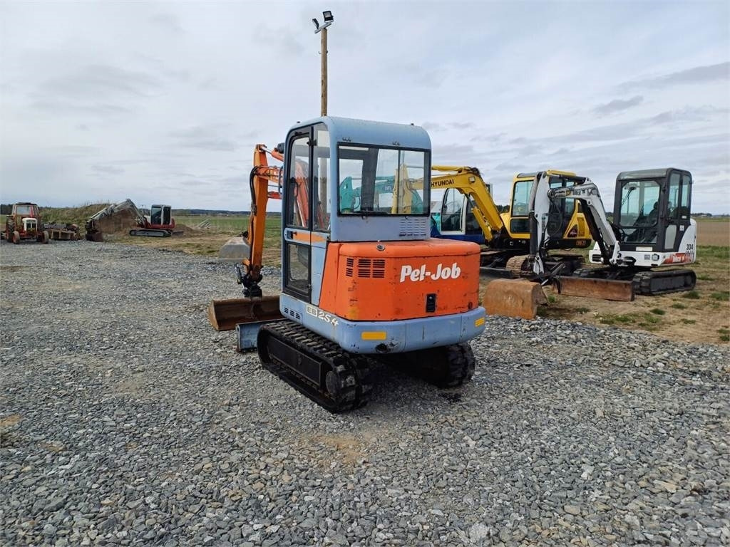 Pel-Job Volvo EB25.4 kallistuvalla liittimellä - Мини багер: снимка 4 Pel-Job Volvo EB25.4 kallistuvalla liittimellä - Мини багер: снимка 4