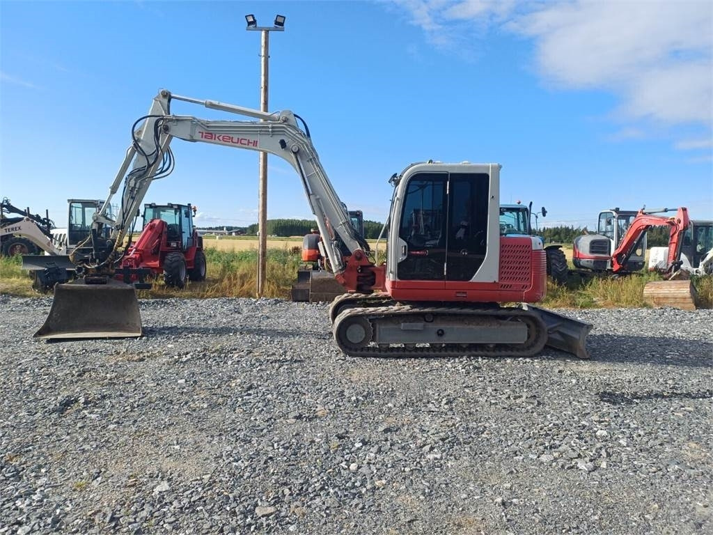 Takeuchi Tb175 Pyörittäjällä - Мини багер: снимка 2 Takeuchi Tb175 Pyörittäjällä - Мини багер: снимка 2