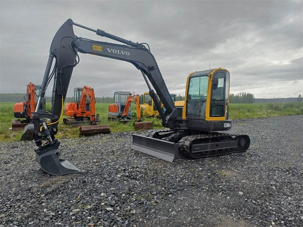 Volvo ECR88 plus kallistuvalla liittimellä - Мини багер: снимка 1 Volvo ECR88 plus kallistuvalla liittimellä - Мини багер: снимка 1