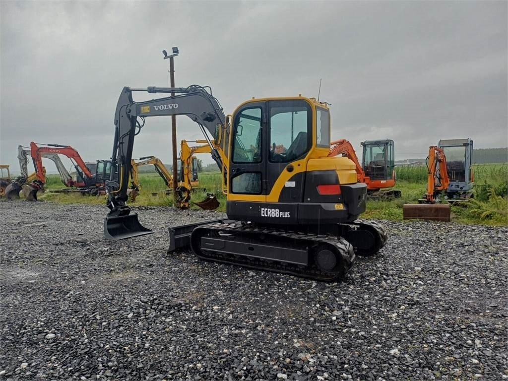 Volvo ECR88 plus kallistuvalla liittimellä - Мини багер: снимка 3 Volvo ECR88 plus kallistuvalla liittimellä - Мини багер: снимка 3