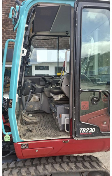 Takeuchi TB230 - Мини багер: снимка 2 Takeuchi TB230 - Мини багер: снимка 2