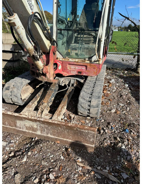 Takeuchi TB260 - Мини багер: снимка 4 Takeuchi TB260 - Мини багер: снимка 4