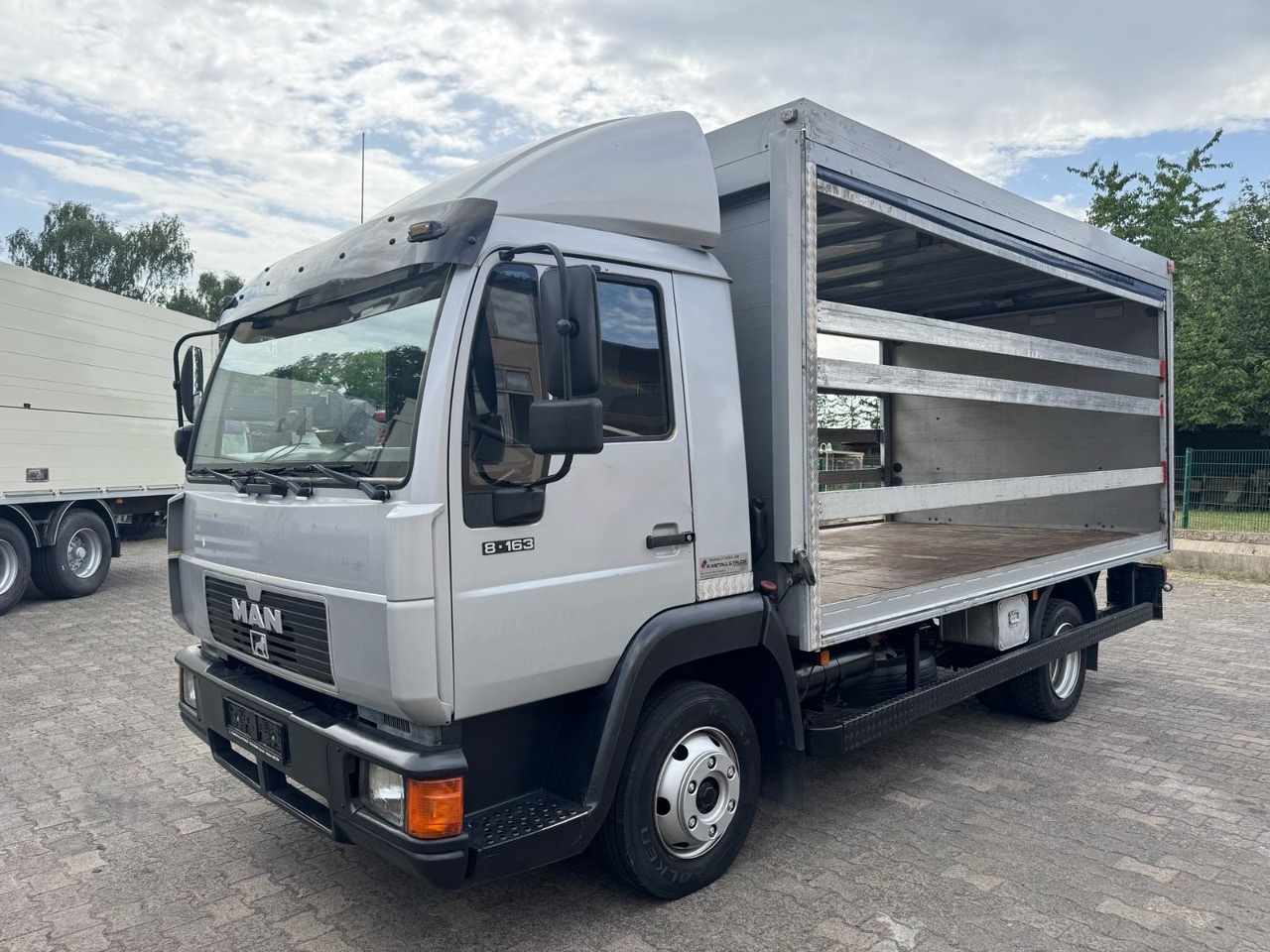 MAN 8. 163 /L2000/LBW-2T./2xAHK - Брезентов бус: снимка 1 MAN 8. 163 /L2000/LBW-2T./2xAHK - Брезентов бус: снимка 1