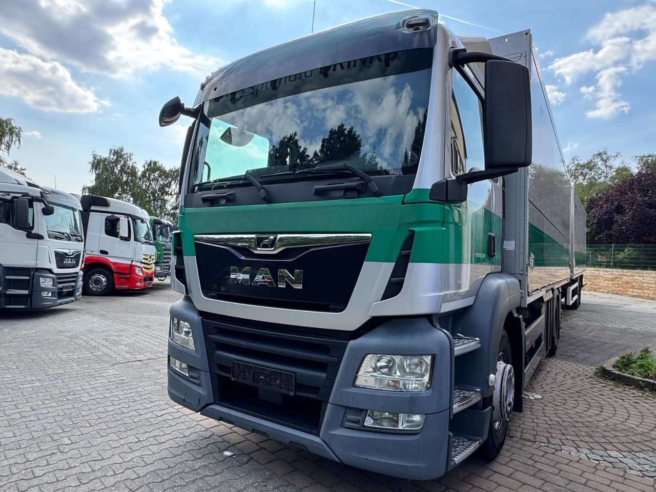 MAN TGS 26.460 2xAHK/2xLBW/Lenk-Lift/kpl.Zug - За напитки камион: снимка 2 MAN TGS 26.460 2xAHK/2xLBW/Lenk-Lift/kpl.Zug - За напитки камион: снимка 2