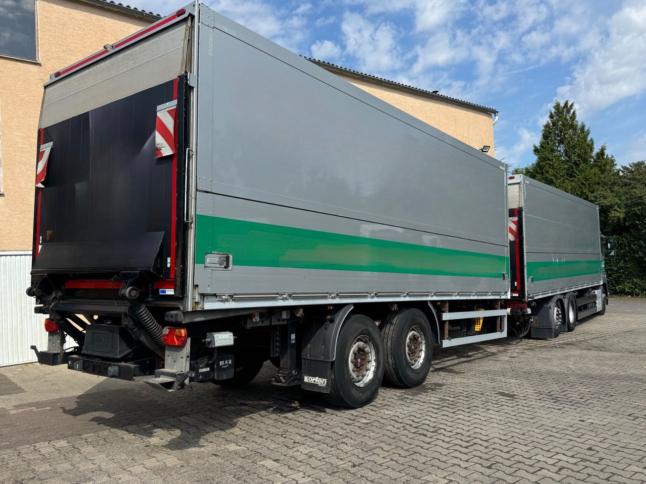 MAN TGS 26.460 2xAHK/2xLBW/Lenk-Lift/kpl.Zug - За напитки камион: снимка 4 MAN TGS 26.460 2xAHK/2xLBW/Lenk-Lift/kpl.Zug - За напитки камион: снимка 4