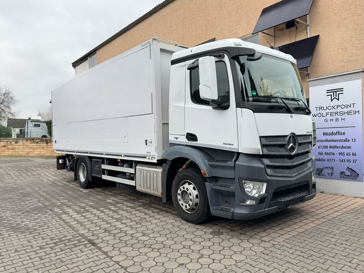 Mercedes-Benz Antos 1836L/4x2/2t.LBW/2xAHK/aus.1Hand/16.Pal. - За напитки камион: снимка 1 Mercedes-Benz Antos 1836L/4x2/2t.LBW/2xAHK/aus.1Hand/16.Pal. - За напитки камион: снимка 1