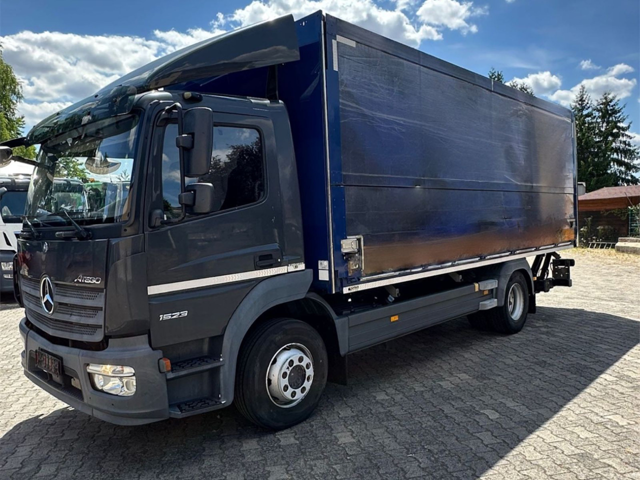 Mercedes-Benz Atego 1523/Klima/LBW/GT-Zertifiziert/2xAHK - За напитки камион: снимка 2 Mercedes-Benz Atego 1523/Klima/LBW/GT-Zertifiziert/2xAHK - За напитки камион: снимка 2