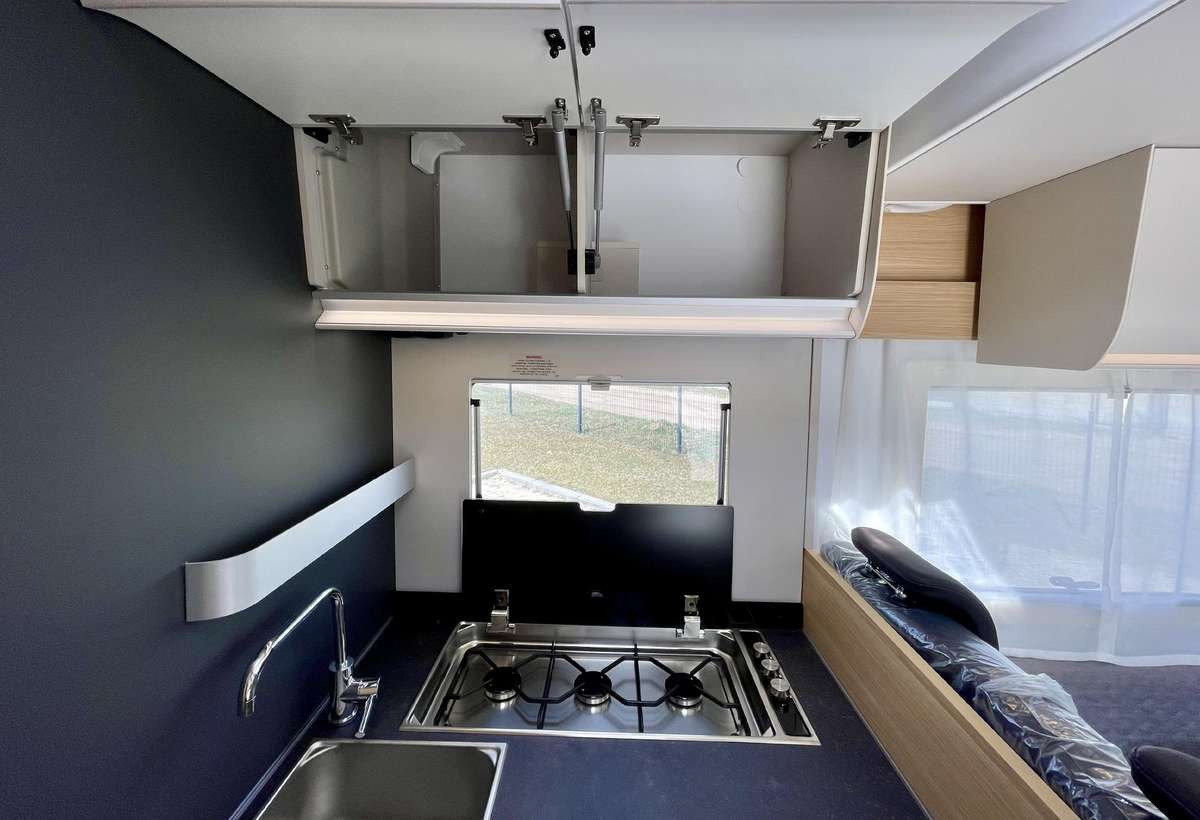 Нови Полуинтегриран кемпер ADRIA Matrix Axess 650 SL: снимка 6
