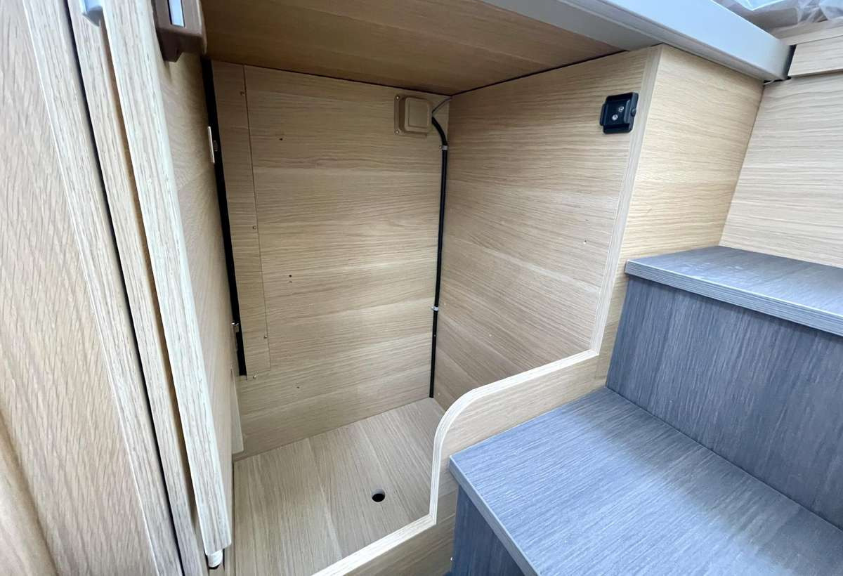 Нови Полуинтегриран кемпер ADRIA Matrix Axess 650 SL: снимка 14