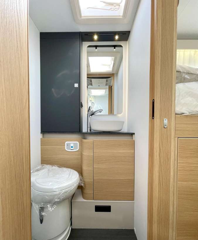 Нови Полуинтегриран кемпер ADRIA Matrix Axess 650 SL: снимка 12