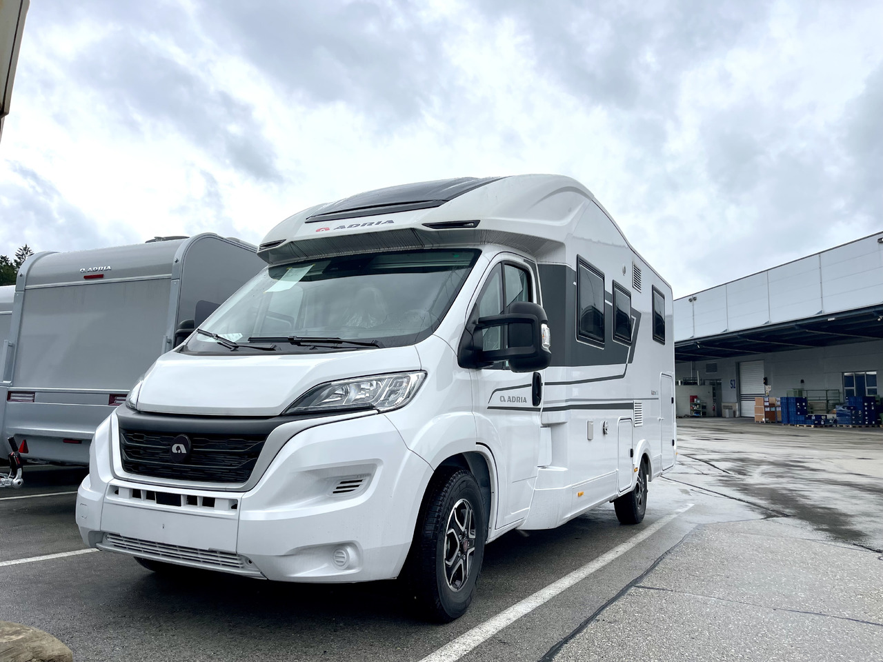 ADRIA Matrix axess 650 SC - Полуинтегриран кемпер: снимка 2 ADRIA Matrix axess 650 SC - Полуинтегриран кемпер: снимка 2