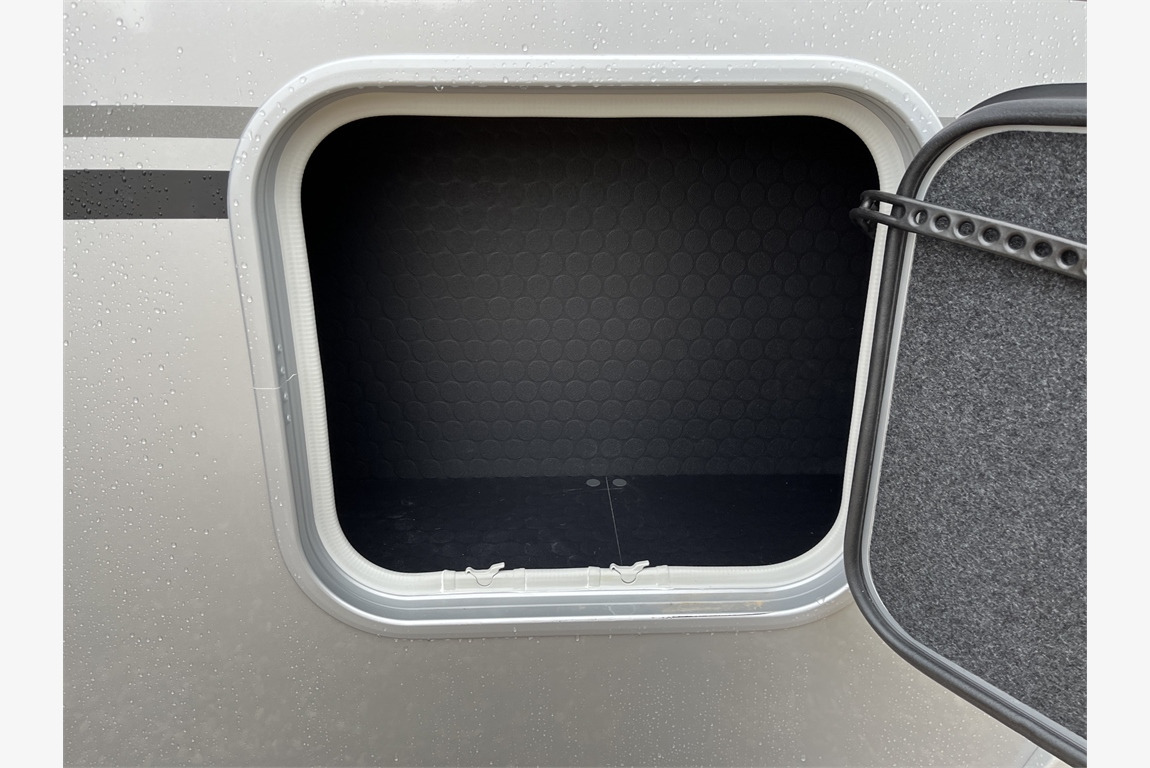 Нови Интегриран кемпер ADRIA Sonis Supreme: снимка 9 Нови Интегриран кемпер ADRIA Sonis Supreme: снимка 9