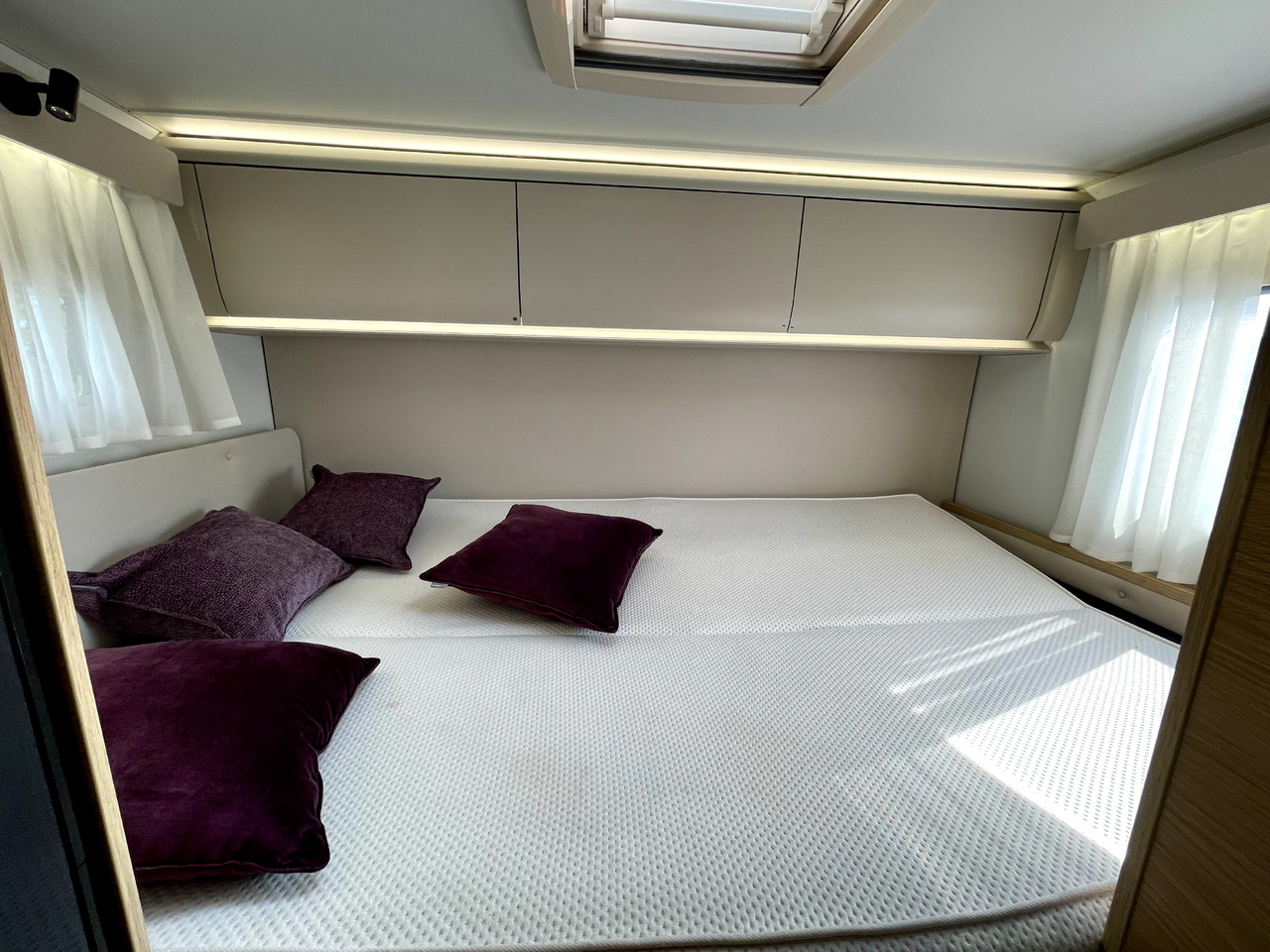Adria Coral Xl 600 DP - Алковен кемпер: снимка 3 Adria Coral Xl 600 DP - Алковен кемпер: снимка 3