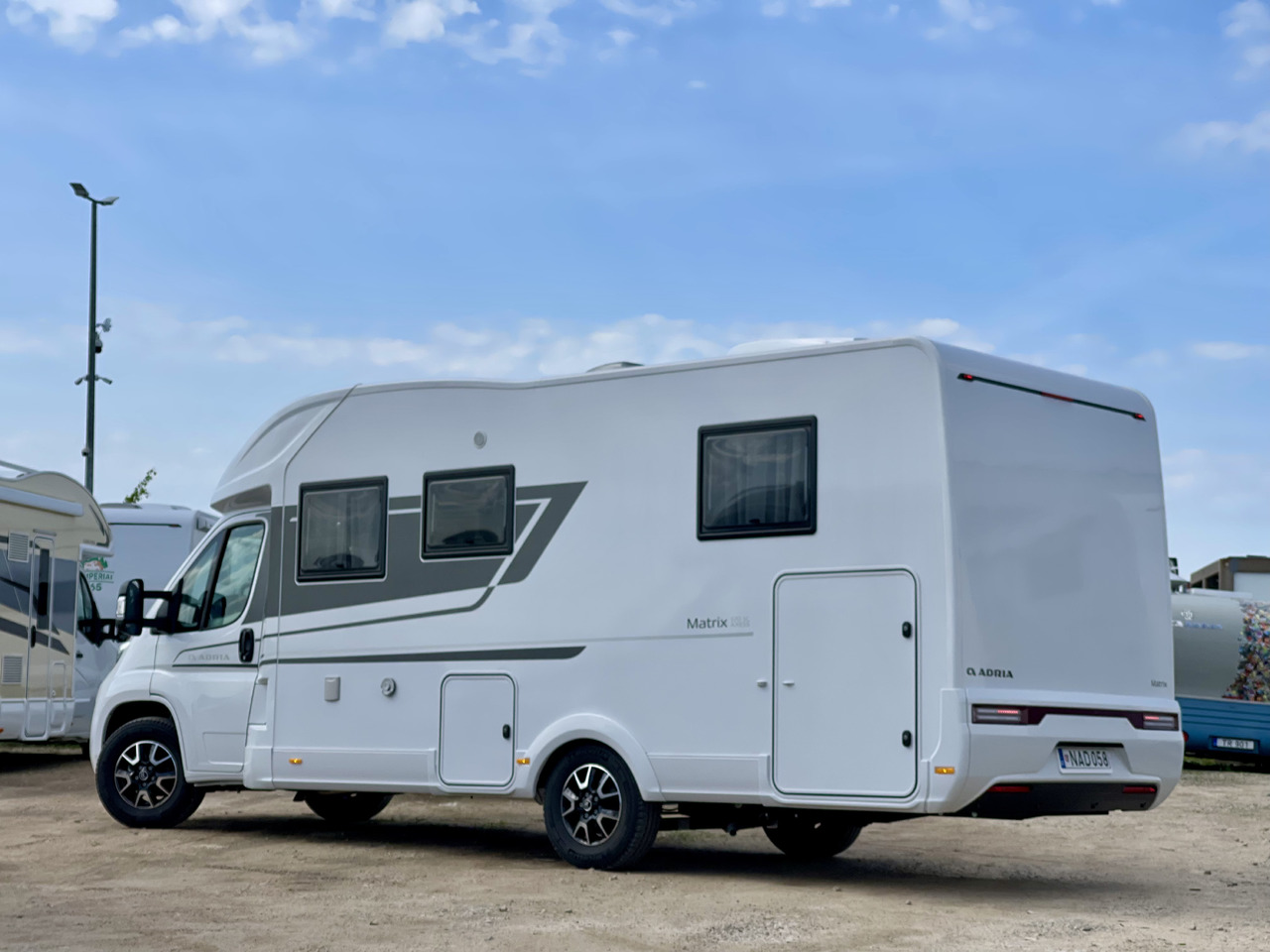 Adria Matrix Plus 670DC - Полуинтегриран кемпер: снимка 2 Adria Matrix Plus 670DC - Полуинтегриран кемпер: снимка 2