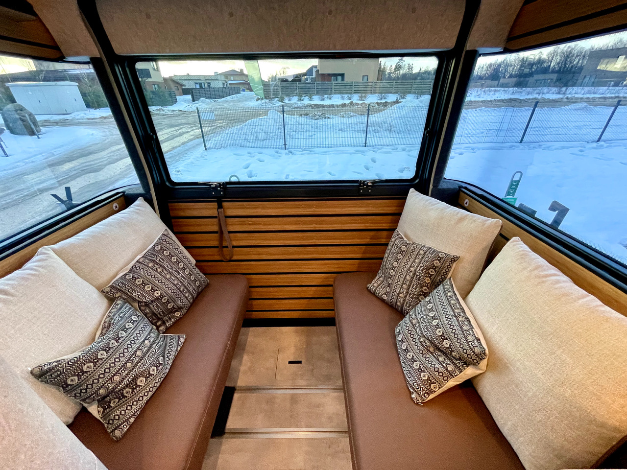 Нови Полуинтегриран кемпер Hymer Venture S: снимка 6