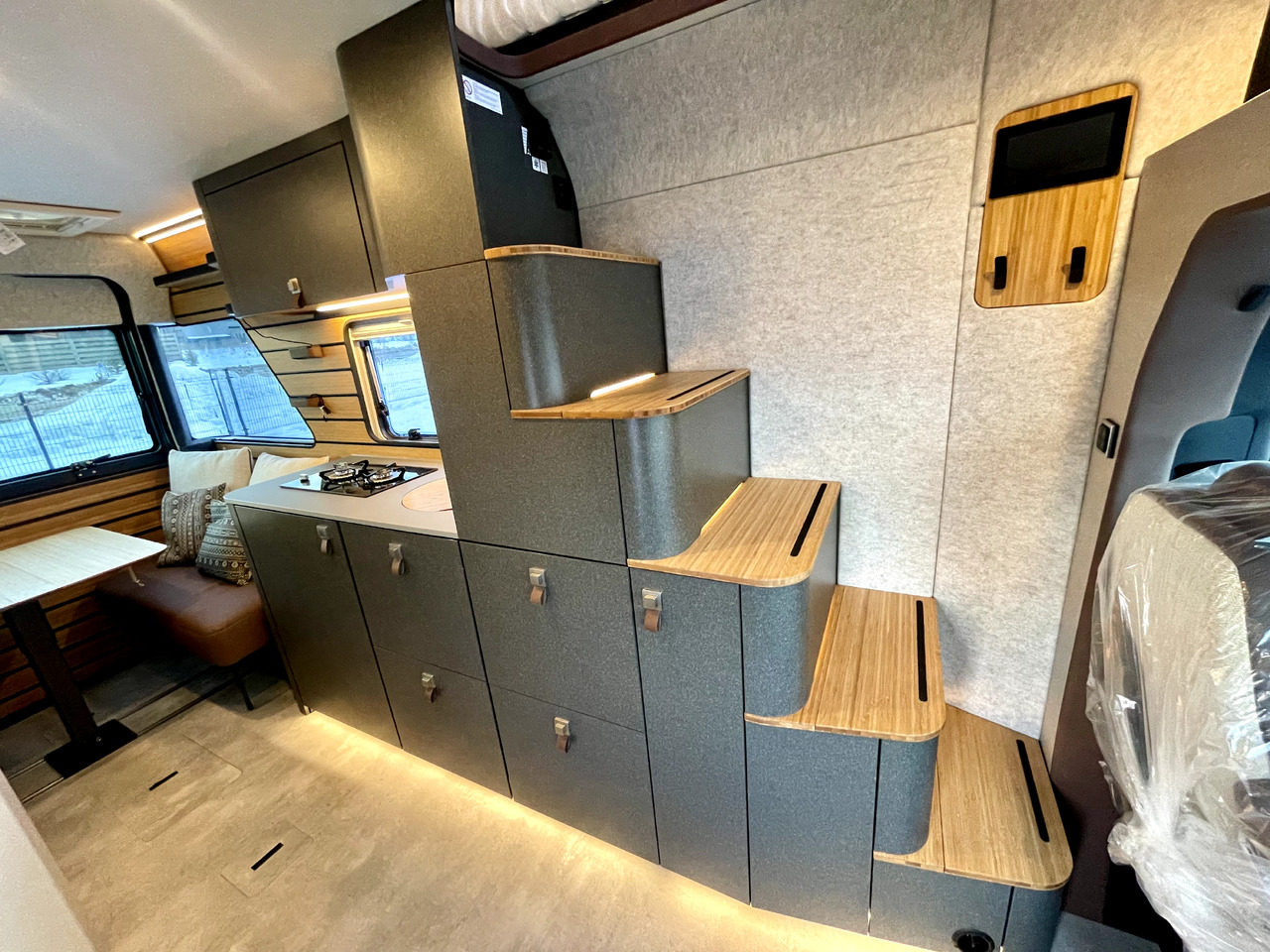 Нови Полуинтегриран кемпер Hymer Venture S: снимка 10