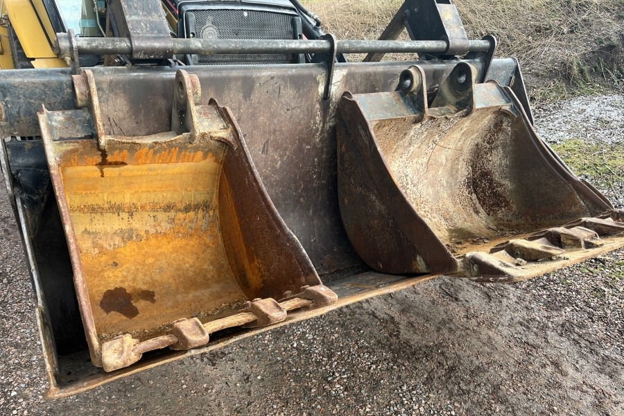 CATERPILLAR 432D - Багер-товарач: снимка 3 CATERPILLAR 432D - Багер-товарач: снимка 3