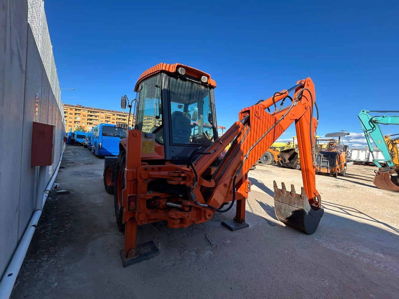 FIAT HITACHI FB100 - Багер-товарач: снимка 2 FIAT HITACHI FB100 - Багер-товарач: снимка 2