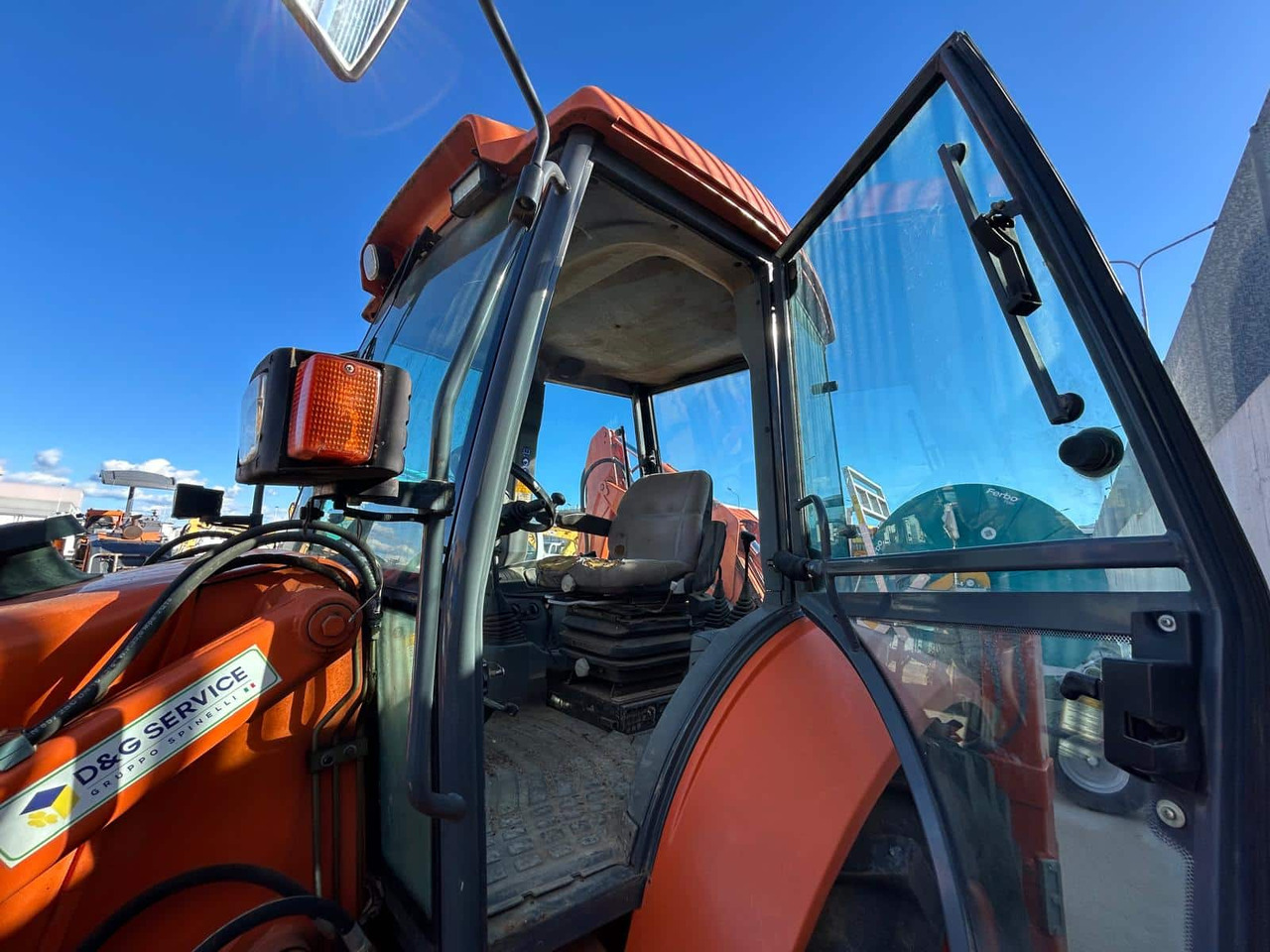 FIAT HITACHI FB100 - Багер-товарач: снимка 3 FIAT HITACHI FB100 - Багер-товарач: снимка 3