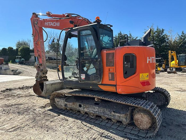 Hitachi ZX135US-6 - Багер: снимка 3 Hitachi ZX135US-6 - Багер: снимка 3