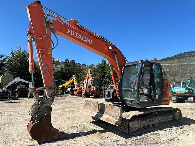 Hitachi ZX135US-6 - Багер: снимка 1 Hitachi ZX135US-6 - Багер: снимка 1