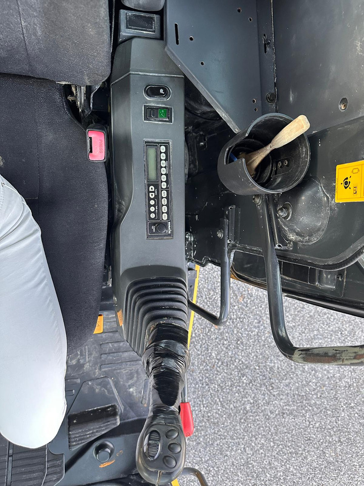 Верижен багер KOMATSU PC138US-8: снимка 18 Верижен багер KOMATSU PC138US-8: снимка 18