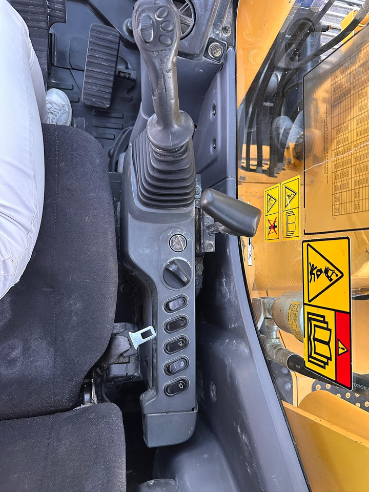 Верижен багер KOMATSU PC138US-8: снимка 17 Верижен багер KOMATSU PC138US-8: снимка 17