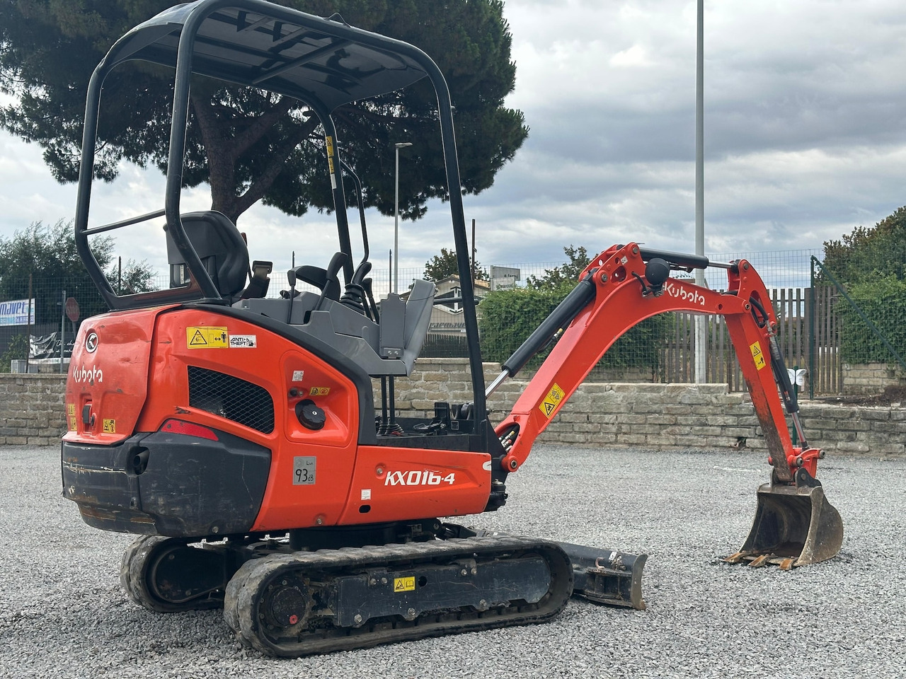 KUBOTA KX016-4 - Мини багер: снимка 2 KUBOTA KX016-4 - Мини багер: снимка 2