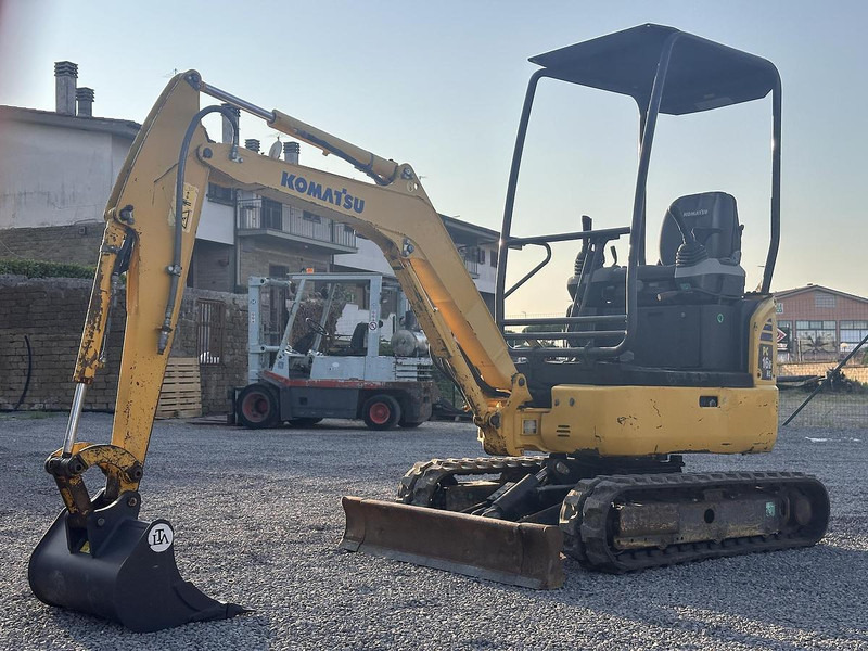 Komatsu PC16R-3HS - Мини багер: снимка 2 Komatsu PC16R-3HS - Мини багер: снимка 2