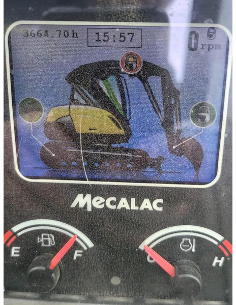 Mecalac 6MCR - Мини багер: снимка 4 Mecalac 6MCR - Мини багер: снимка 4