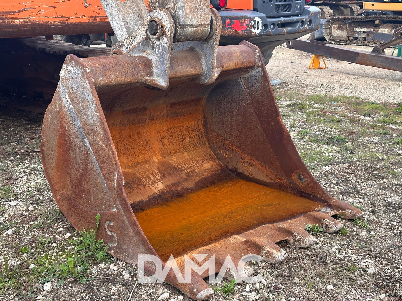 NEW HOLLAND E215B - Верижен багер: снимка 2 NEW HOLLAND E215B - Верижен багер: снимка 2