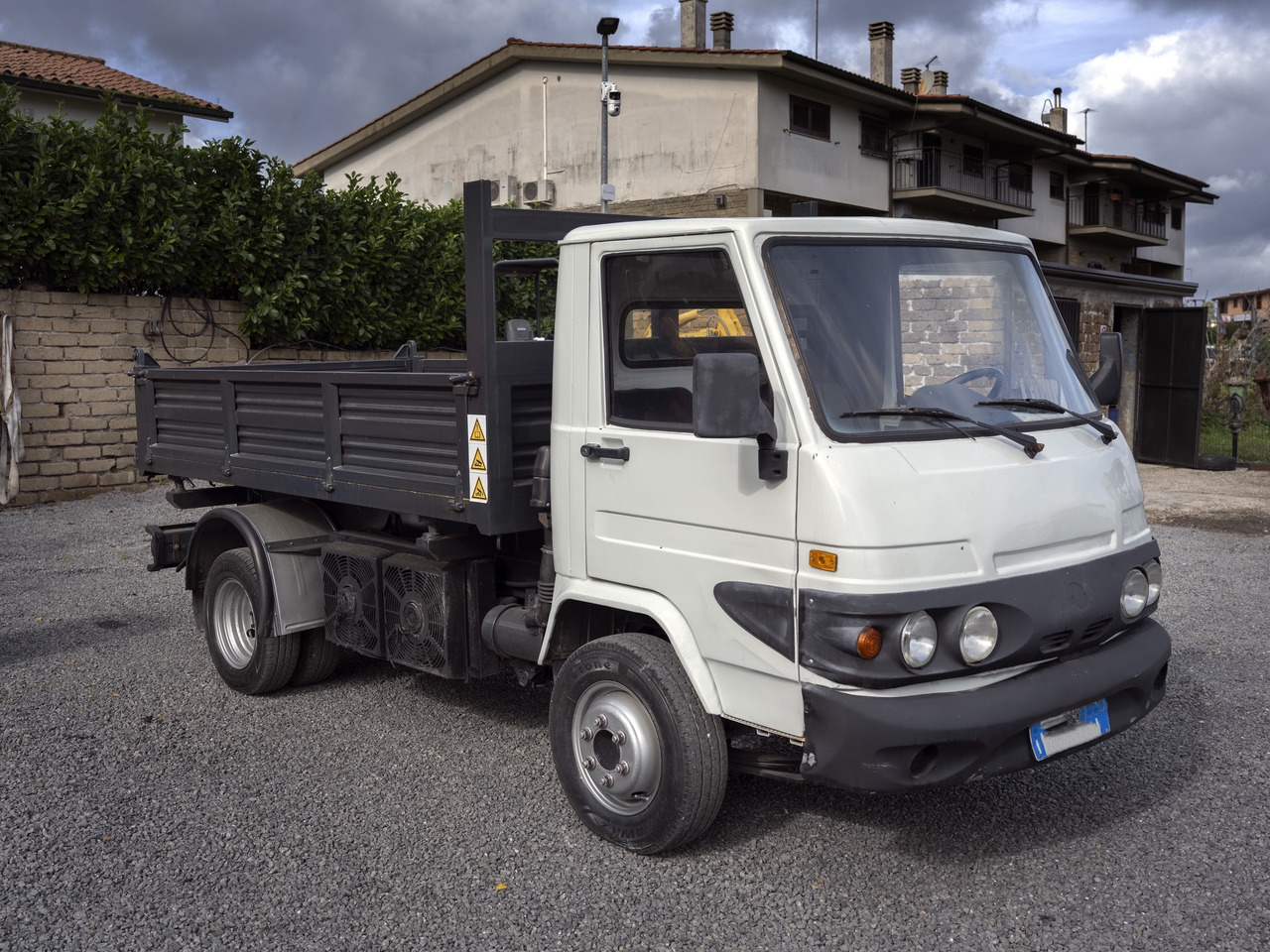 PIAGGIO THREE-SIDE TIPPER - Самосвал камион: снимка 1 PIAGGIO THREE-SIDE TIPPER - Самосвал камион: снимка 1