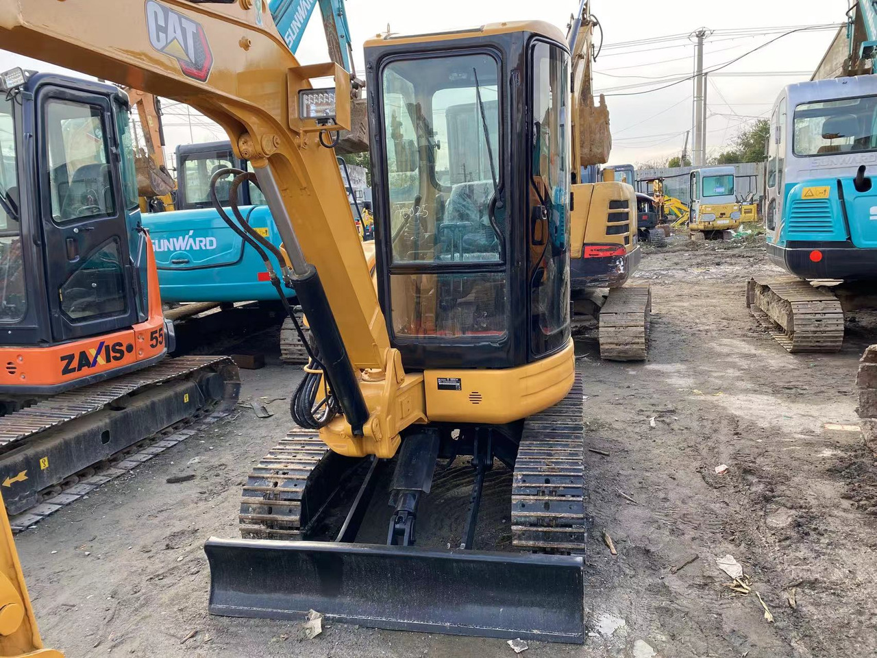 CATERPILLAR 303.5E2 - Мини багер: снимка 3 CATERPILLAR 303.5E2 - Мини багер: снимка 3