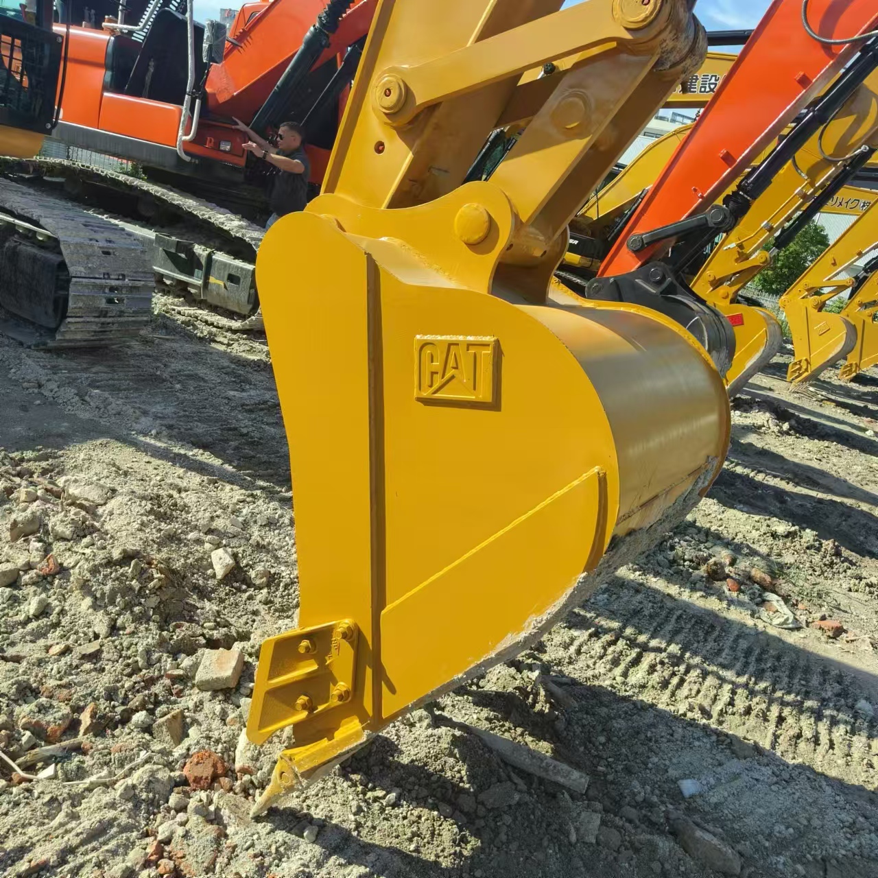 Верижен багер CATERPILLAR 323D: снимка 21
