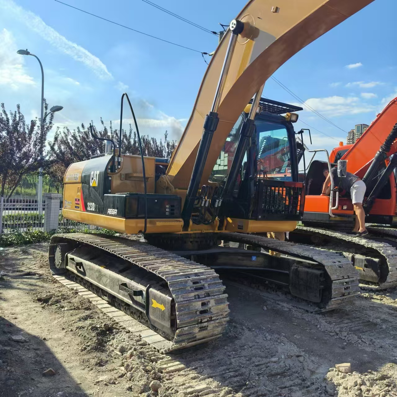 Верижен багер CATERPILLAR 323D: снимка 6